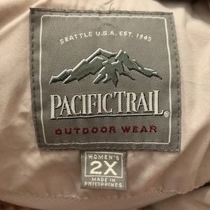 Women’s 2x Pacific Trail tan rain jacket